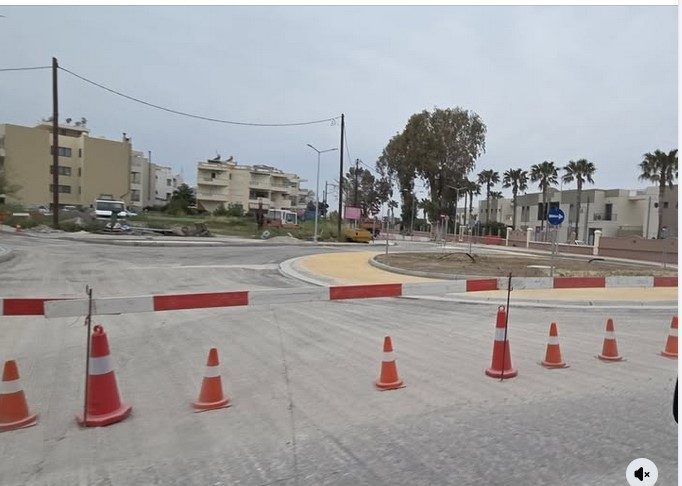 Πέτρος Πετρής: Ρίχνουν άσφαλτο στον κόμβο της μαρίνας χωρίς υπόβαση & βάση οδοστρωσίας 20εκ. όπως προβλέπει η μελέτη…