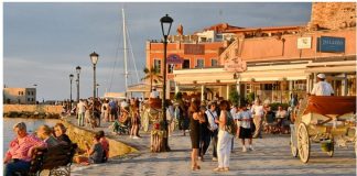 Χανιά | Νέο τοπίο στον τουρισμό λόγω πολέμου – λιγότερες μέρες, πιο «μαζεμένοι» επισκέπτες – Η εικόνα από τους πρώτους ταξιδιώτες
