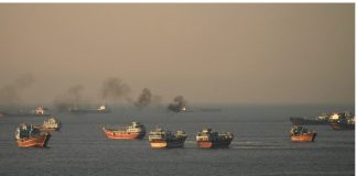 Με διόδια «Φύλακα Άγγελου» απειλεί ο Τραμπ μετά το νέο θρίλερ στα Στενά του Ορμούζ, σε θολό τοπίο οι συζητήσεις ΗΠΑ-Ιράν στην Ελβετία