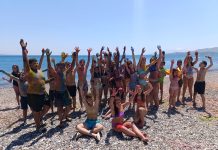 Καλοκαιρινή ατμόσφαιρα με πολύ χρώμα στο beach party του 1ου Δημοτικού Σχολείου Κω στη Λάμπη