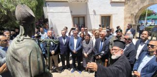 Σε κλίμα συγκίνησης η επίσημη παράδοση του ιστορικού αγάλματος του Αγίου Νικολάου από την ΥΠΠΟ Λίνα Μενδώνη