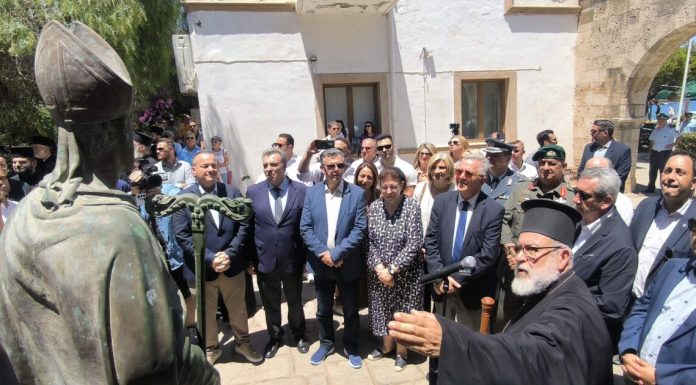 Σε κλίμα συγκίνησης η επίσημη παράδοση του ιστορικού αγάλματος του Αγίου Νικολάου από την ΥΠΠΟ Λίνα Μενδώνη